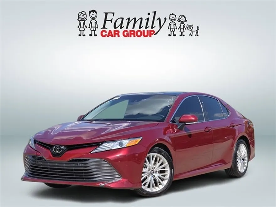 2018 Toyota Camry XLE photo 1