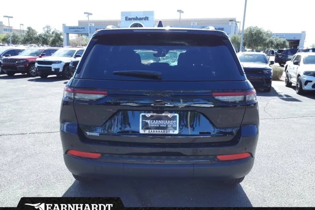 2025 Jeep Grand Cherokee Laredo Altitude photo 1