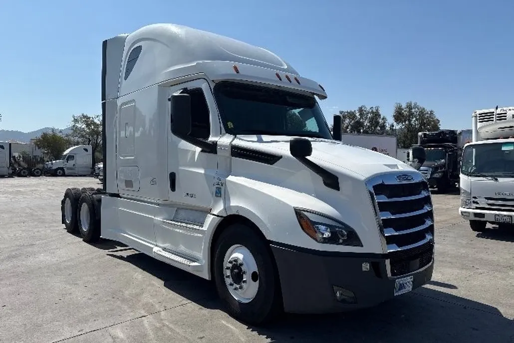 2020 Freightliner Cascadia 126" Sleeper Cab photo 1