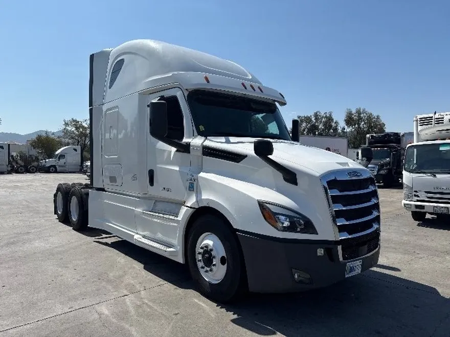2020 Freightliner Cascadia 126" Sleeper Cab photo 1