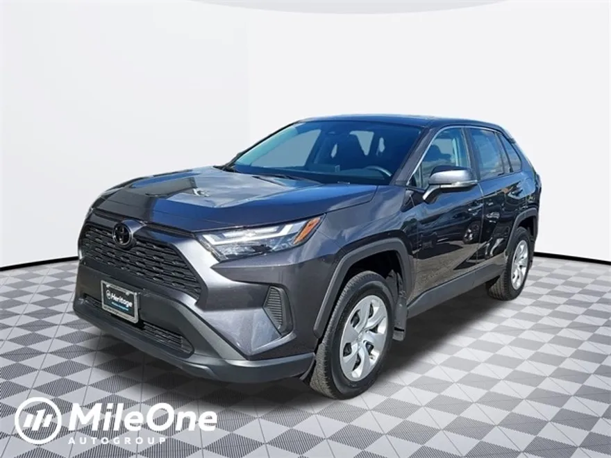 2024 Toyota RAV4 LE photo 1