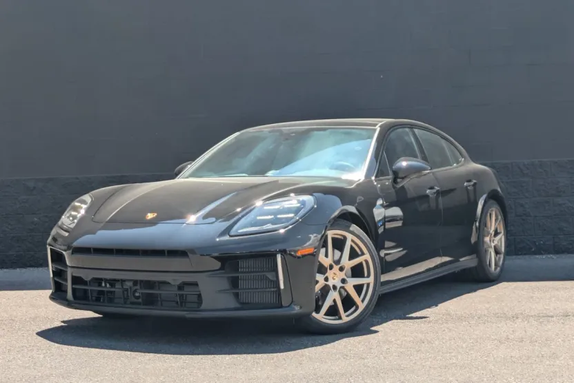 2025 Porsche Panamera 4 photo 1
