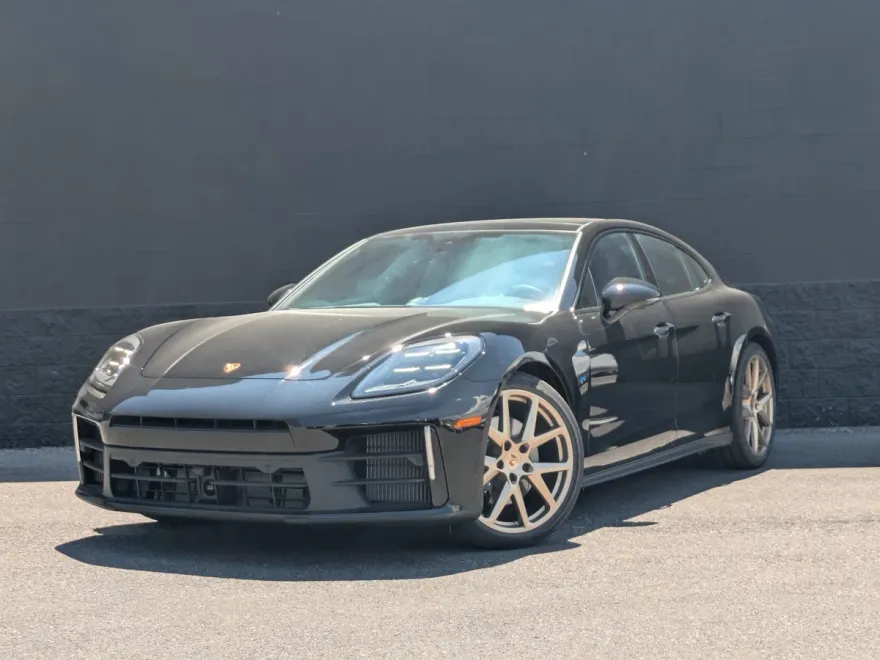 2025 Porsche Panamera 4 photo 1
