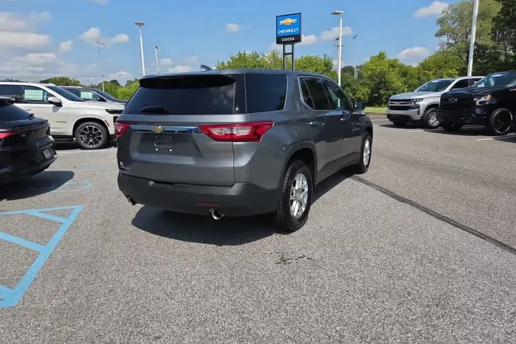 2020 Chevrolet Traverse LS photo 1