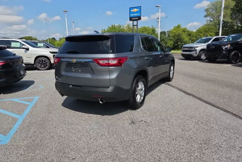 2020 Chevrolet Traverse LS photo 1