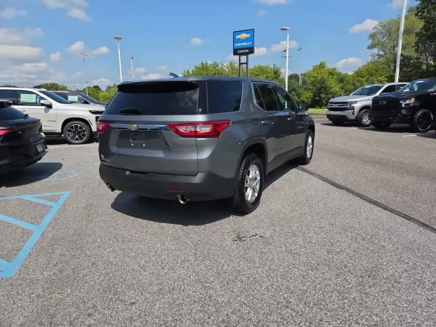 2020 Chevrolet Traverse LS photo 1