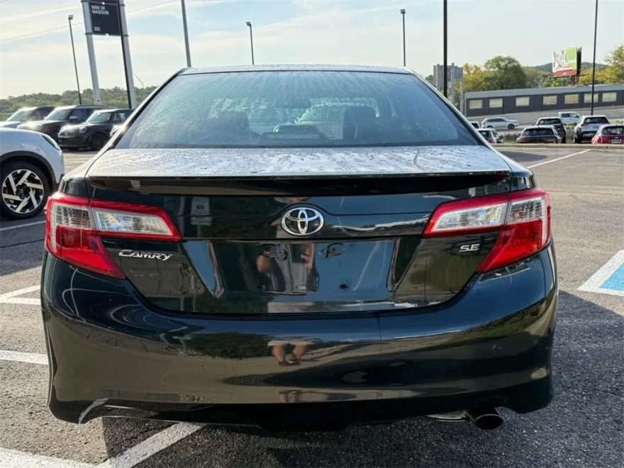2013 Toyota Camry SE photo 1