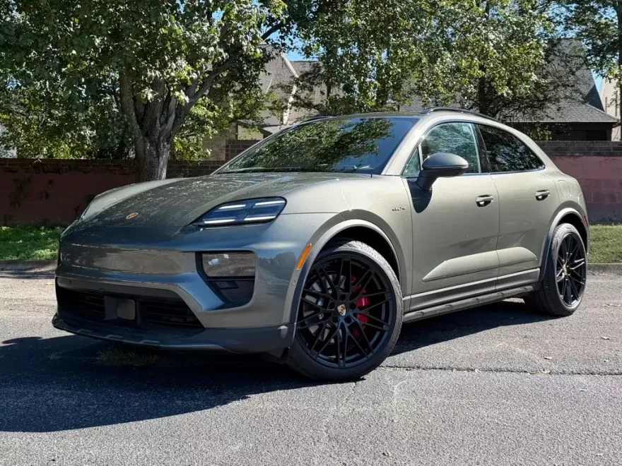 2025 Porsche Macan Electric photo 1