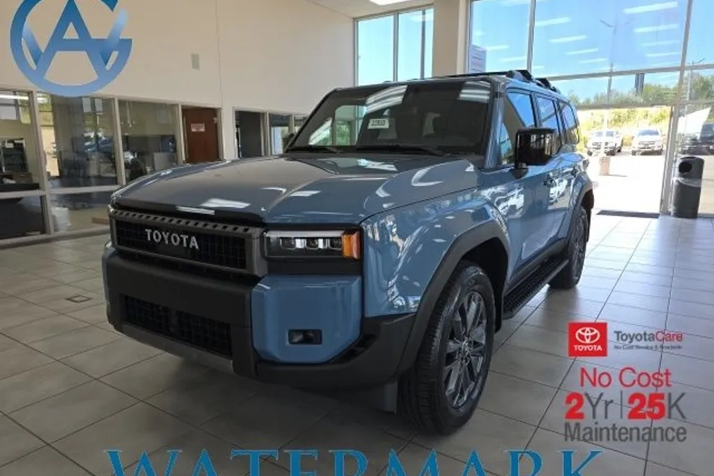 2025 Toyota Highlander Hybrid photo 1