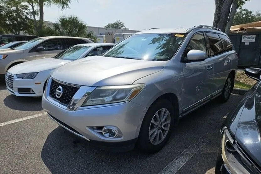 2016 Nissan Pathfinder SL photo 1