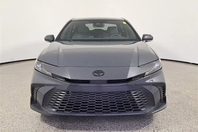 2025 Toyota Camry SE photo 1