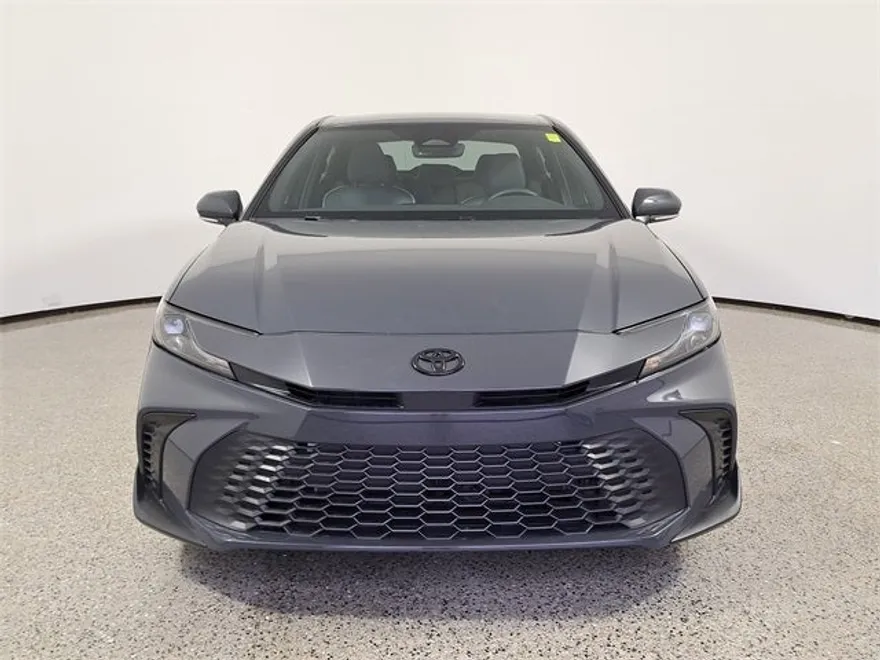 2025 Toyota Camry SE photo 1