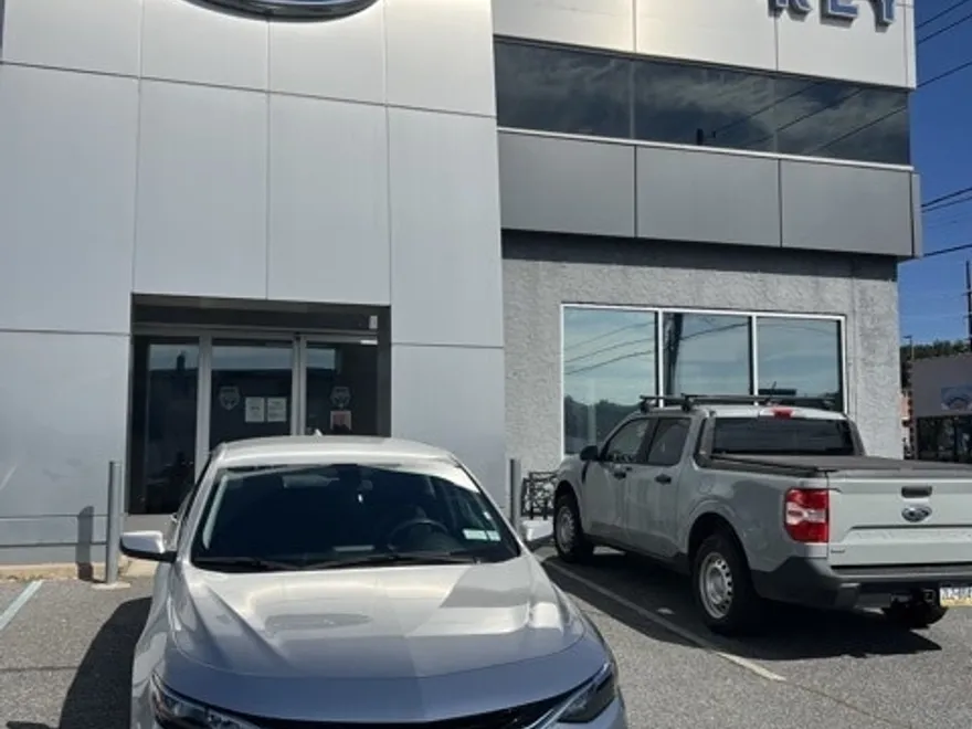 2022 Chevrolet Malibu 1LT photo 1