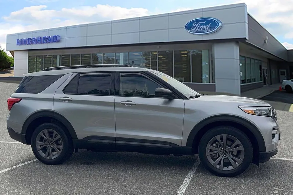2022 Ford Explorer XLT photo 1