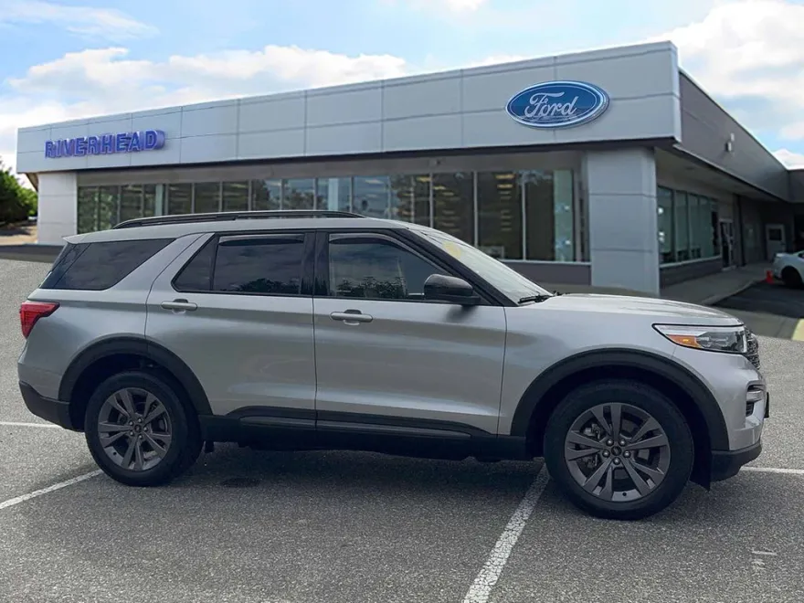 2022 Ford Explorer XLT photo 1