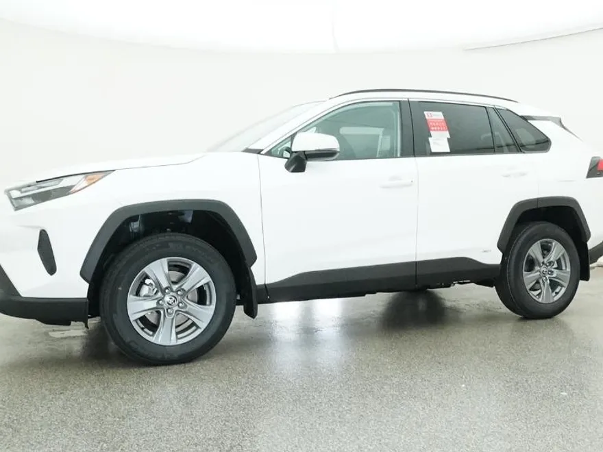 2025 Toyota RAV4 Hybrid XLE photo 1