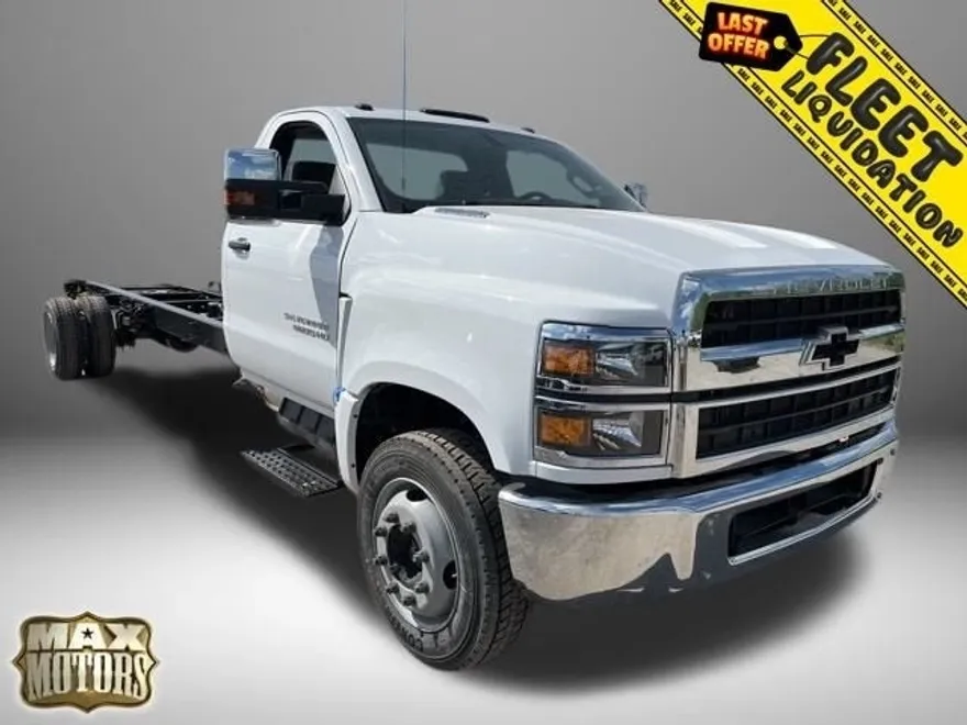 2023 Chevrolet Silverado 6500HD Work Truck photo 1