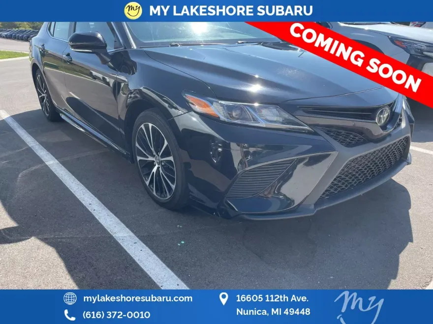 2020 Toyota Camry SE photo 1