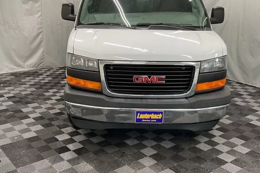 2017 Gmc Savana 2500 Cargo photo 1