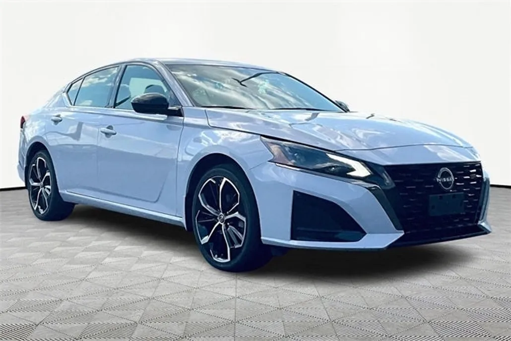 2024 Nissan Altima 2.5 SR photo 1