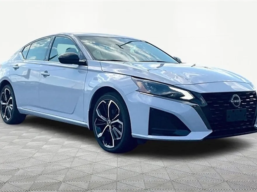 2024 Nissan Altima 2.5 SR photo 1