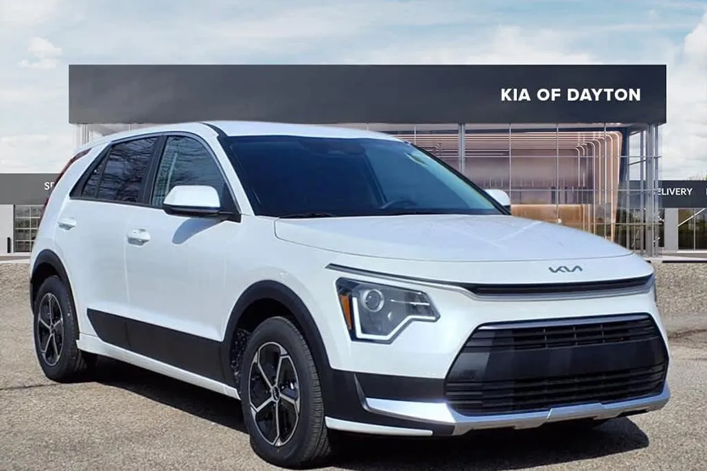 2025 Kia Niro LX photo 1
