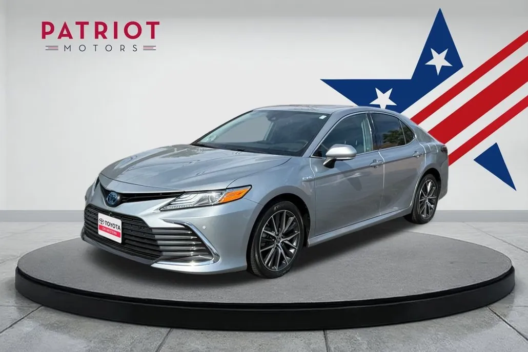 2021 Toyota Camry Hybrid XLE photo 1