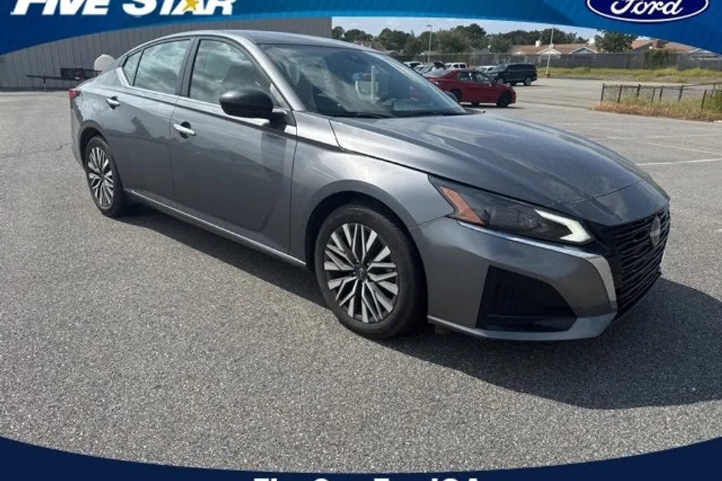 2024 Nissan Altima 2.5 SV photo 1