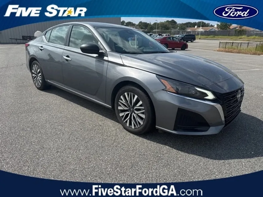 2024 Nissan Altima 2.5 SV photo 1