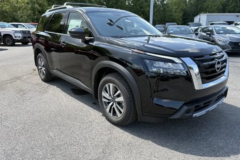 2025 Nissan Pathfinder SL photo 1