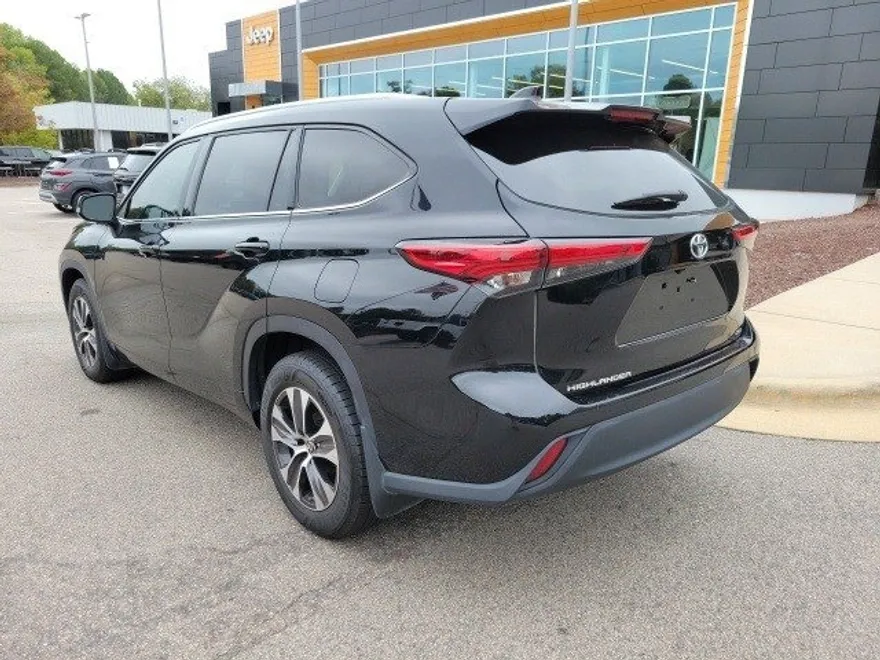 2021 Toyota Highlander XLE photo 1
