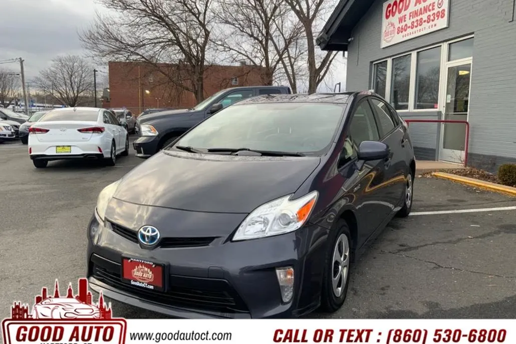 2015 Toyota Prius Two photo 1