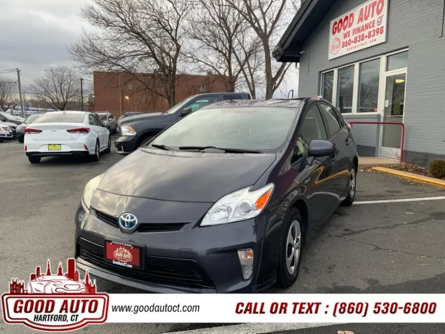 2015 Toyota Prius Two photo 1