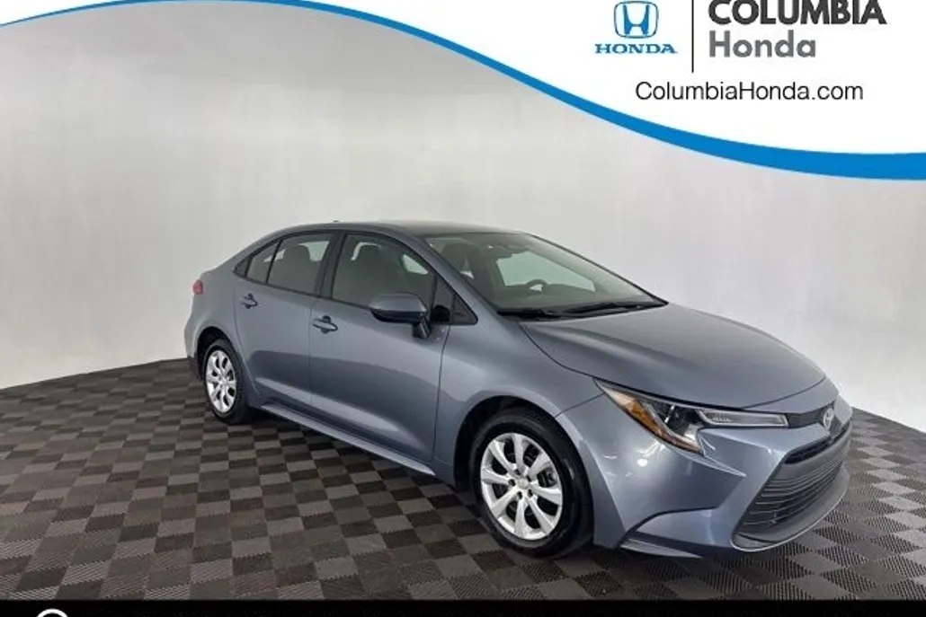 2024 Toyota Corolla LE photo 1