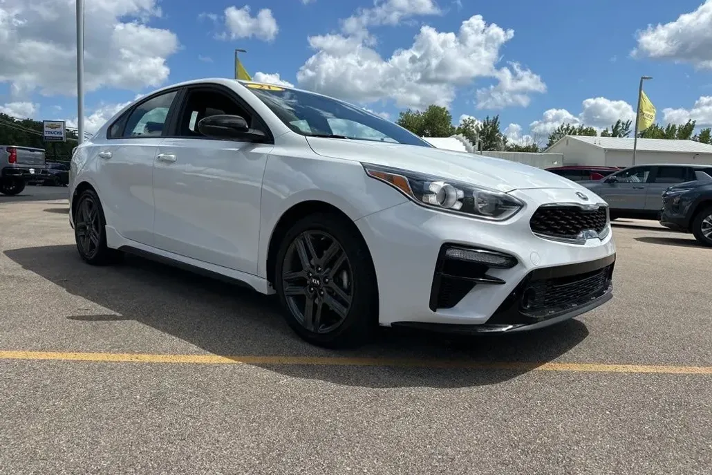 2021 Kia Forte GT-Line photo 1