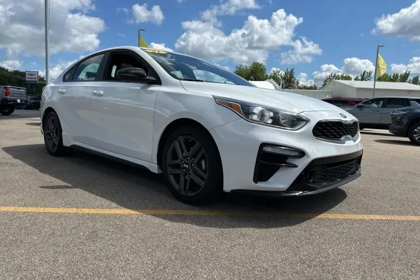 2021 Kia Forte GT-Line photo 1