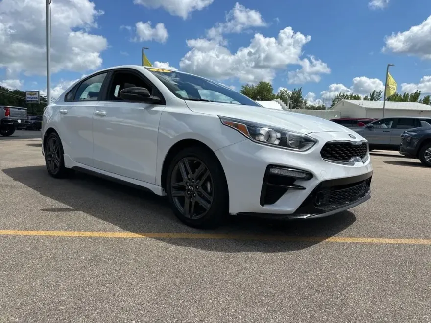 2021 Kia Forte GT-Line photo 1