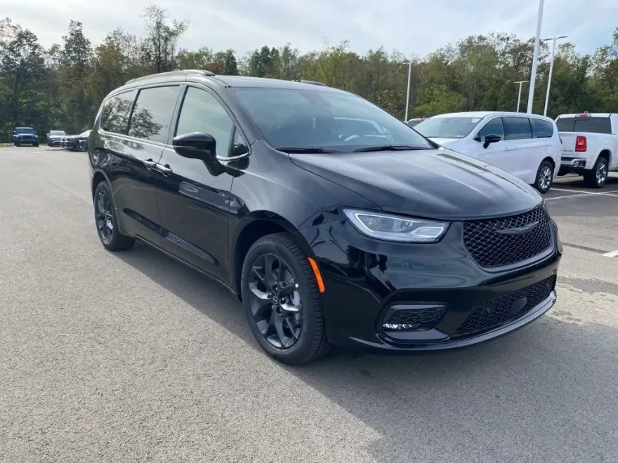 2026 Chrysler Pacifica Limited photo 1