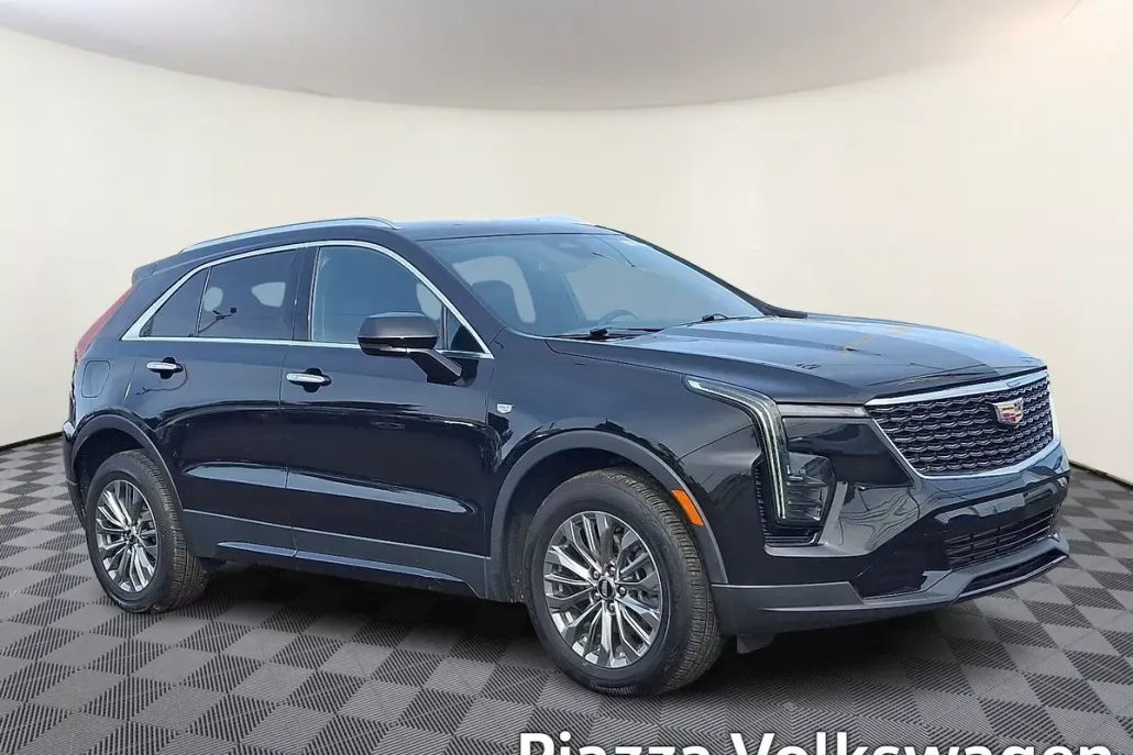 2024 Cadillac XT4 Premium Luxury photo 1