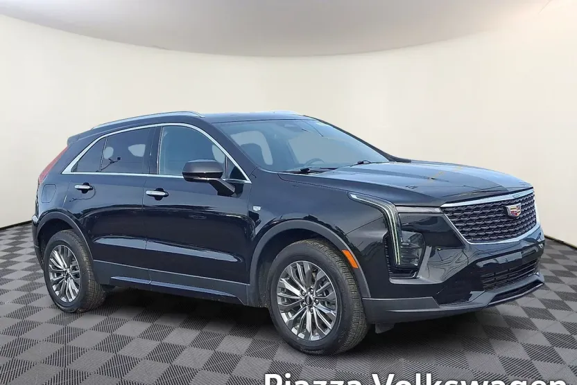 2024 Cadillac XT4 Premium Luxury photo 1
