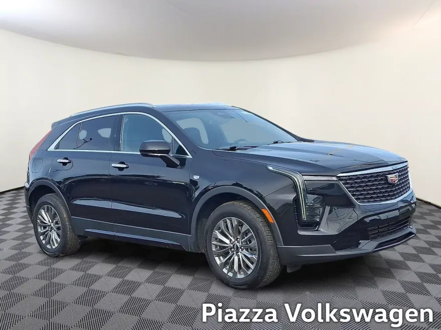 2024 Cadillac XT4 Premium Luxury photo 1