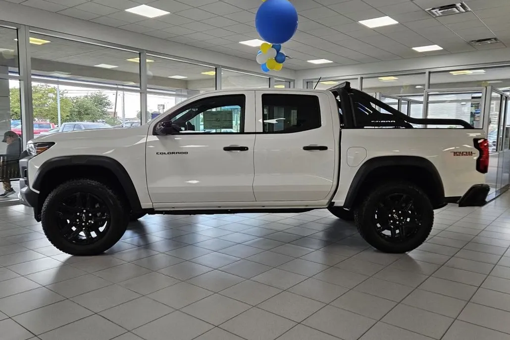 2025 Chevrolet Colorado Trail Boss photo 1
