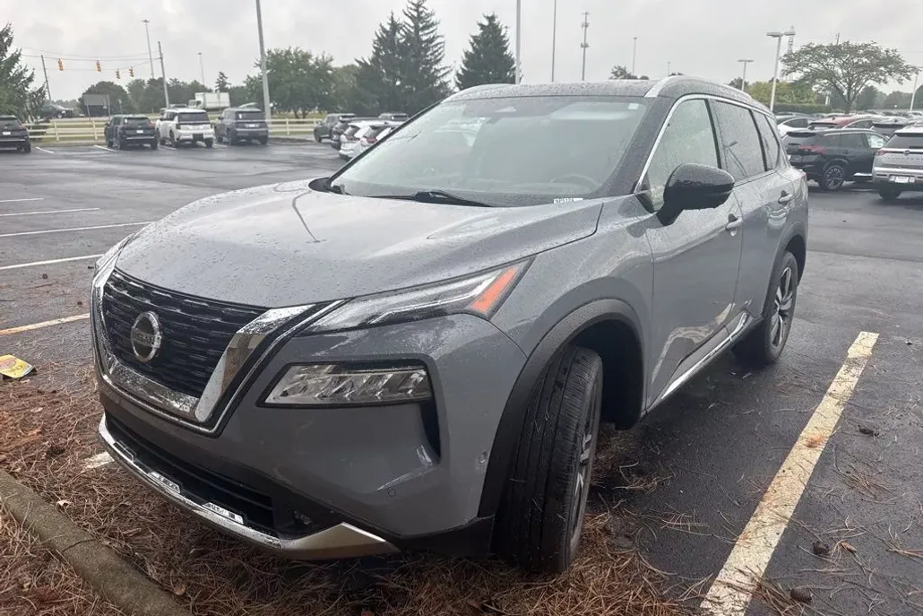 2021 Nissan Rogue Platinum photo 1