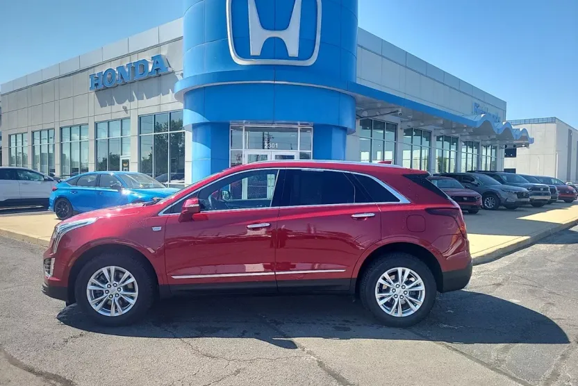 2022 Cadillac XT5 Luxury photo 1