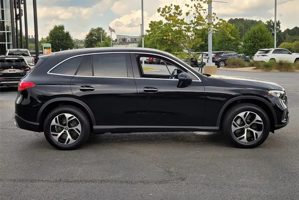 2025 Mercedes Benz GLC 350e photo 1