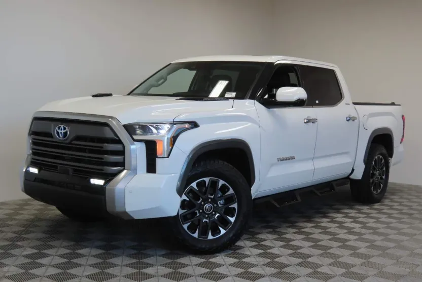 2023 Toyota Tundra Limited photo 1