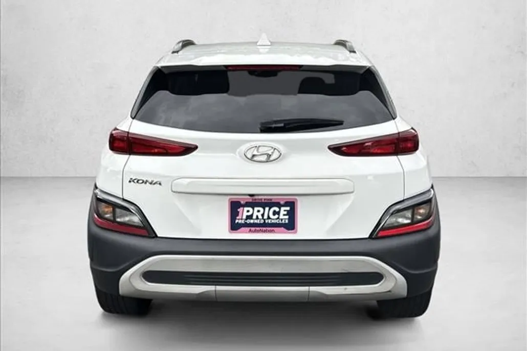 2022 Hyundai Kona SEL photo 1