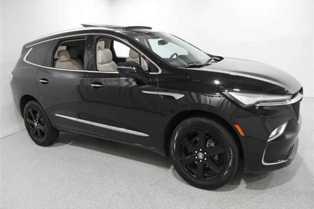 2023 Buick Enclave Essence photo 1