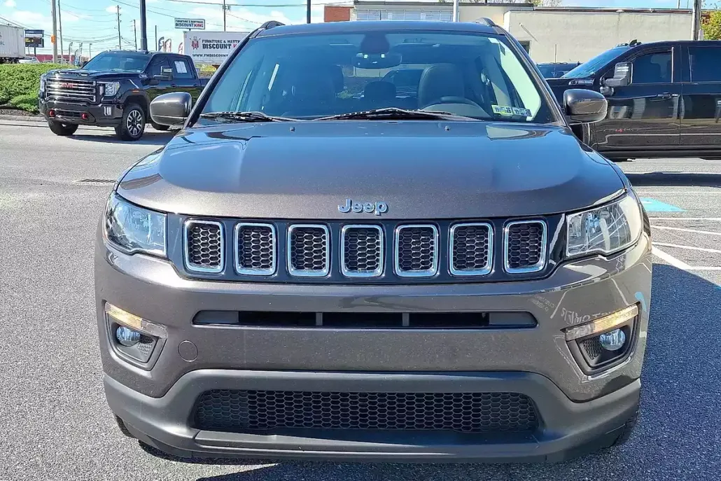 2017 Jeep Compass Latitude photo 1
