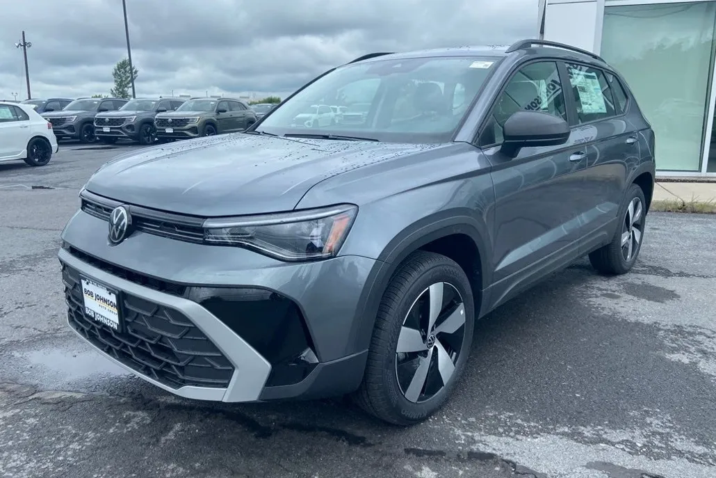 2025 Volkswagen Taos S photo 1